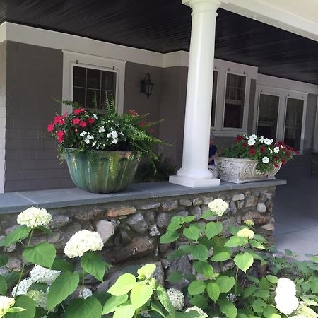 Hilltop House Bed & Breakfast Amenia Екстериор снимка