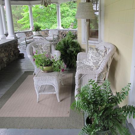 Hilltop House Bed & Breakfast Amenia Екстериор снимка