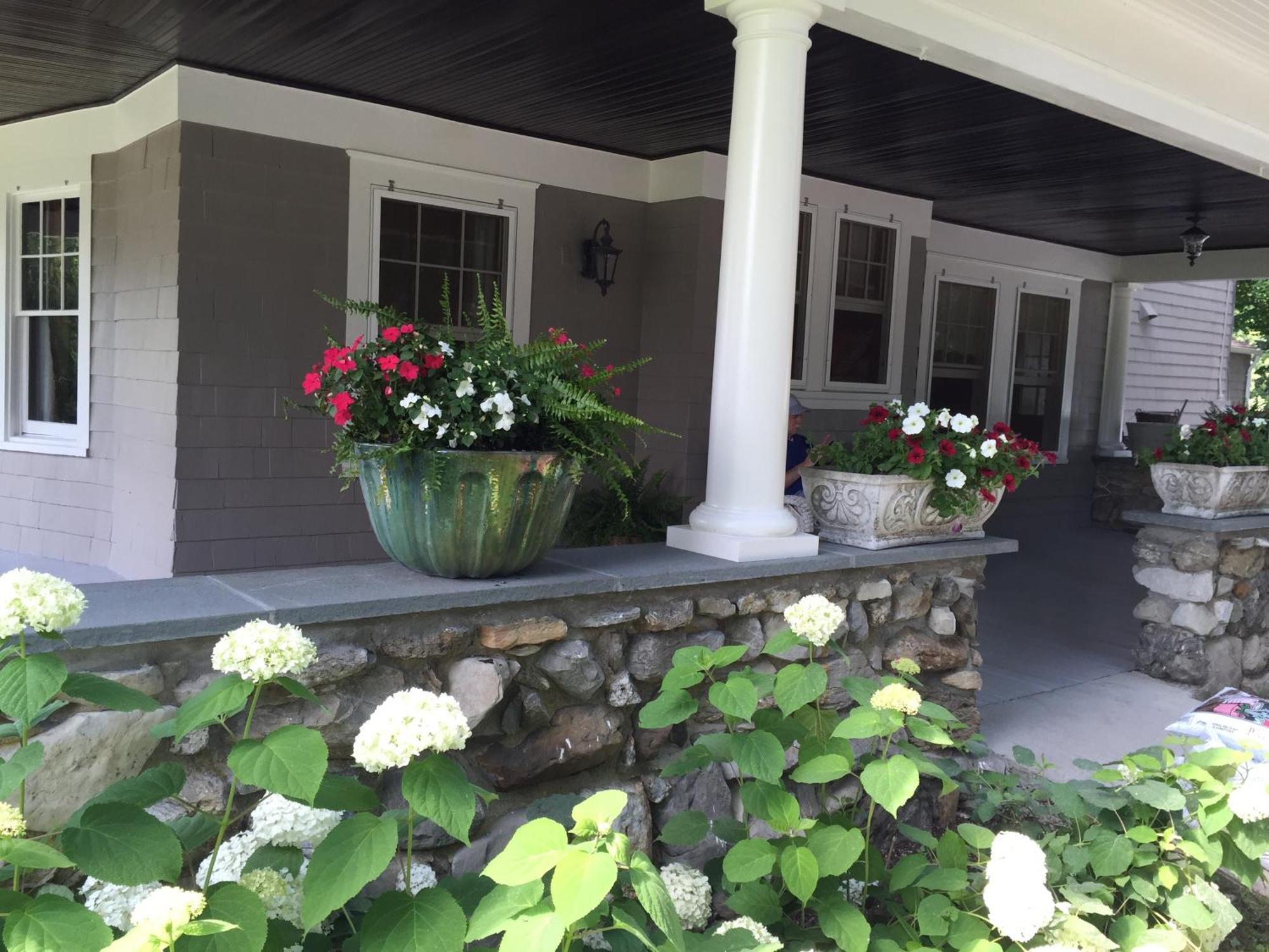Hilltop House Bed & Breakfast Amenia Екстериор снимка