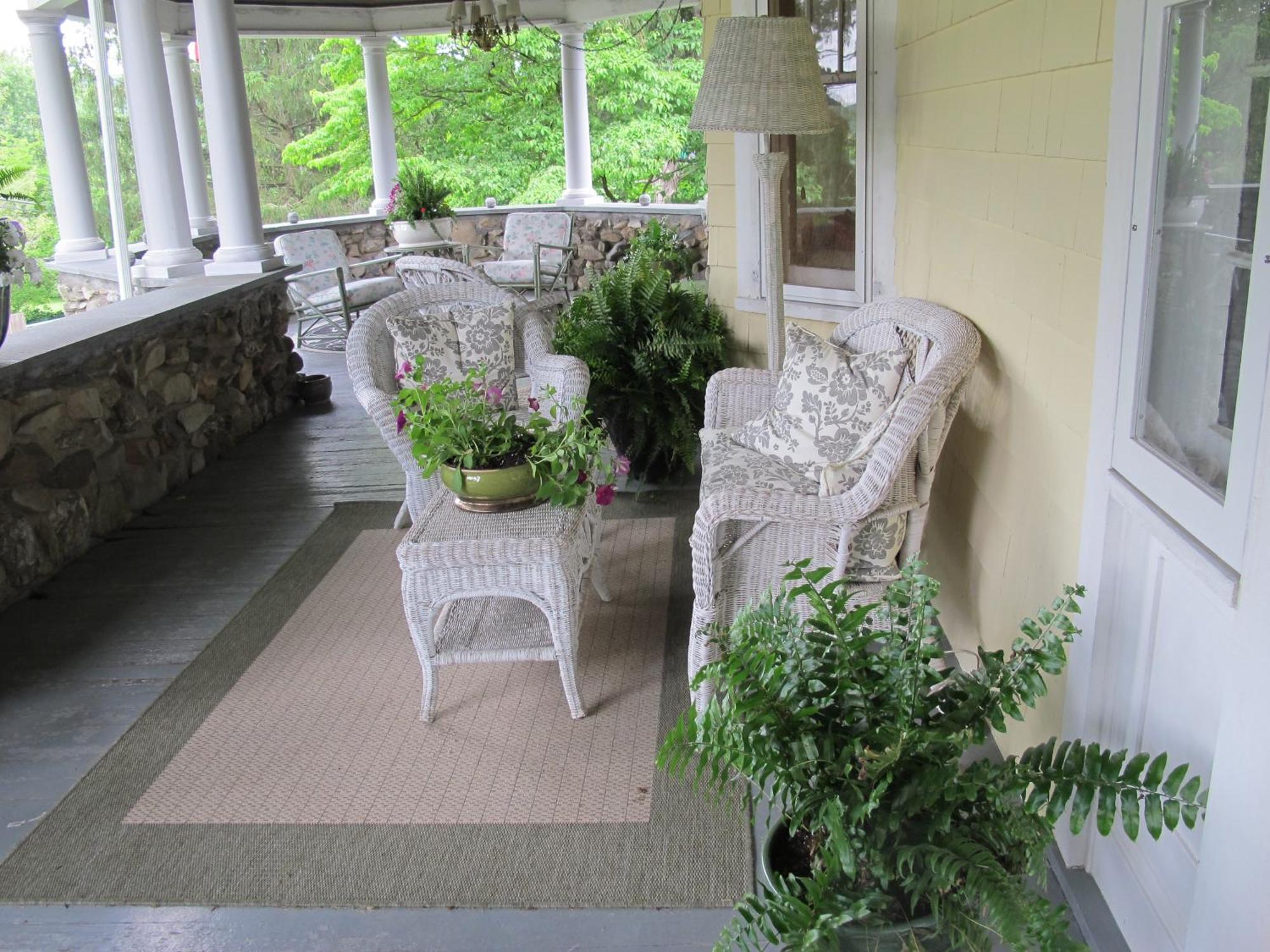 Hilltop House Bed & Breakfast Amenia Екстериор снимка
