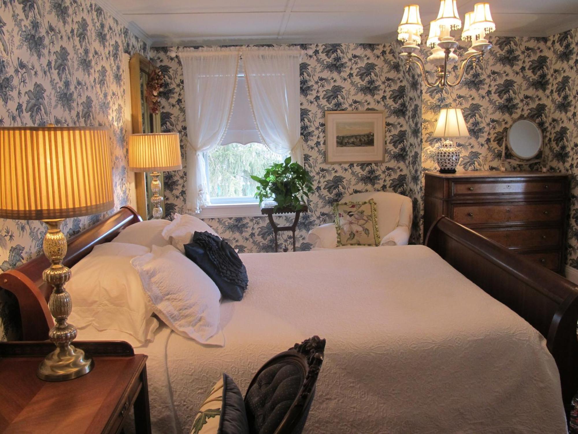 Hilltop House Bed & Breakfast Amenia Екстериор снимка