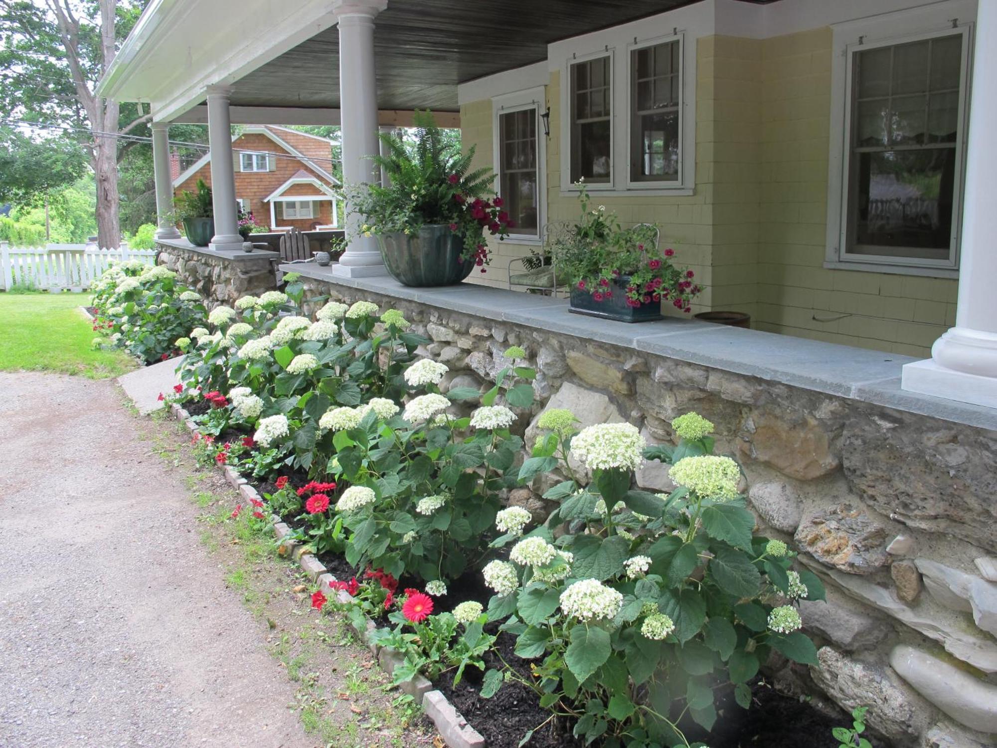 Hilltop House Bed & Breakfast Amenia Екстериор снимка