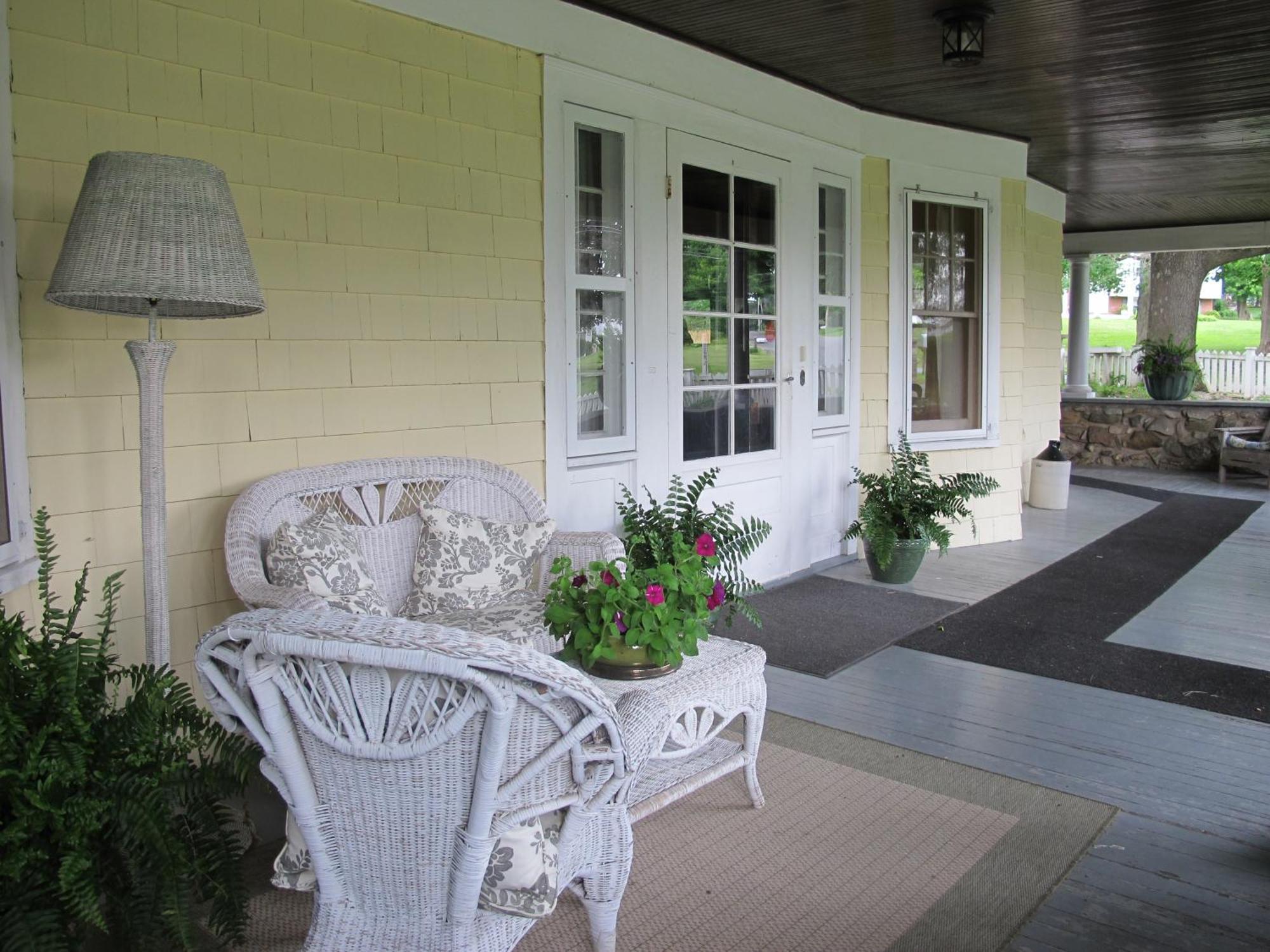 Hilltop House Bed & Breakfast Amenia Екстериор снимка
