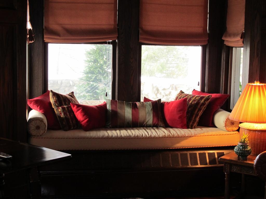 Hilltop House Bed & Breakfast Amenia Екстериор снимка