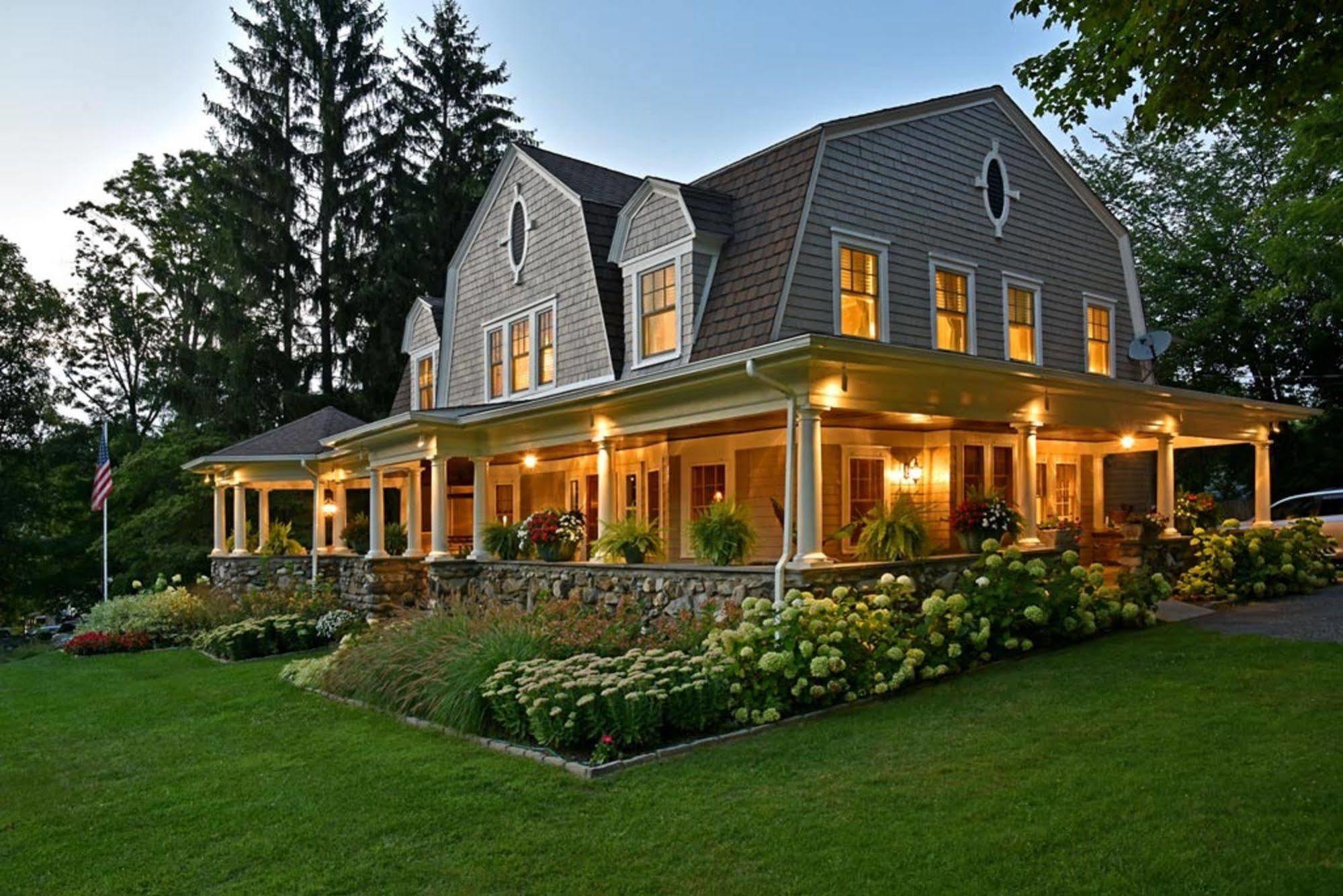Hilltop House Bed & Breakfast Amenia Екстериор снимка