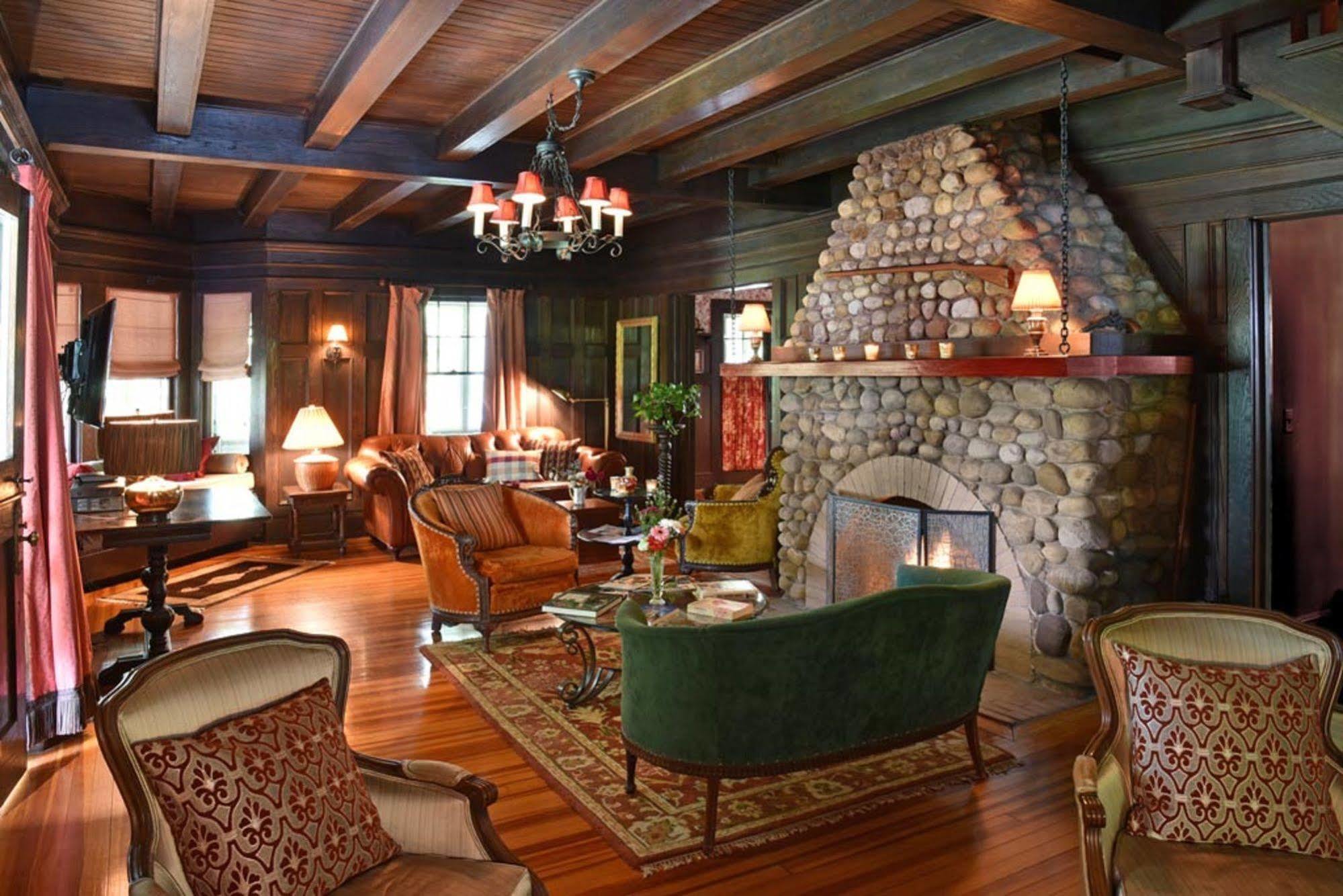 Hilltop House Bed & Breakfast Amenia Екстериор снимка
