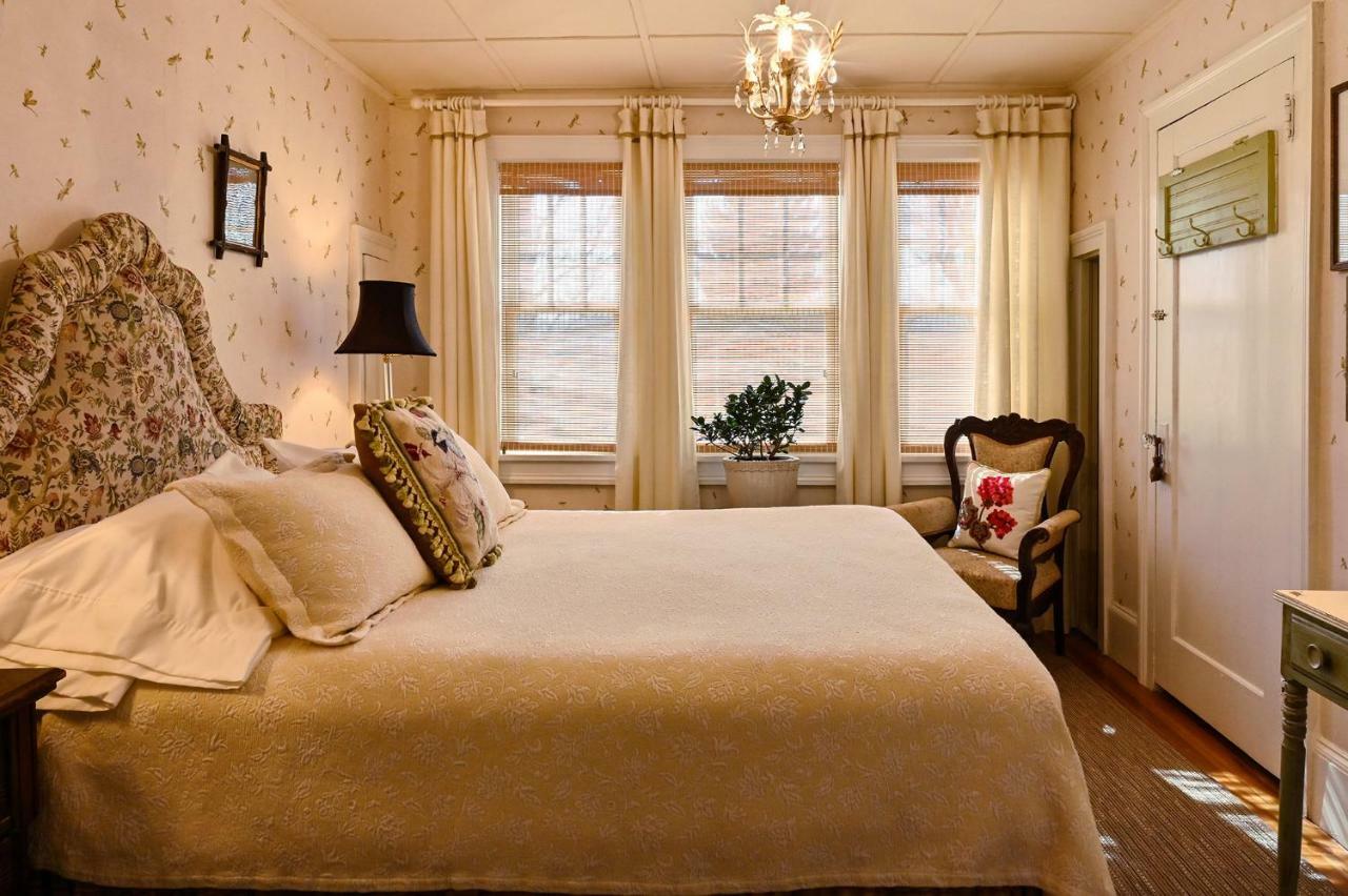Hilltop House Bed & Breakfast Amenia Екстериор снимка