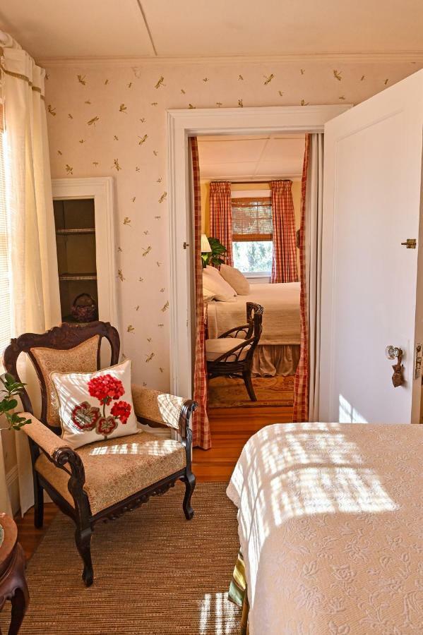 Hilltop House Bed & Breakfast Amenia Екстериор снимка