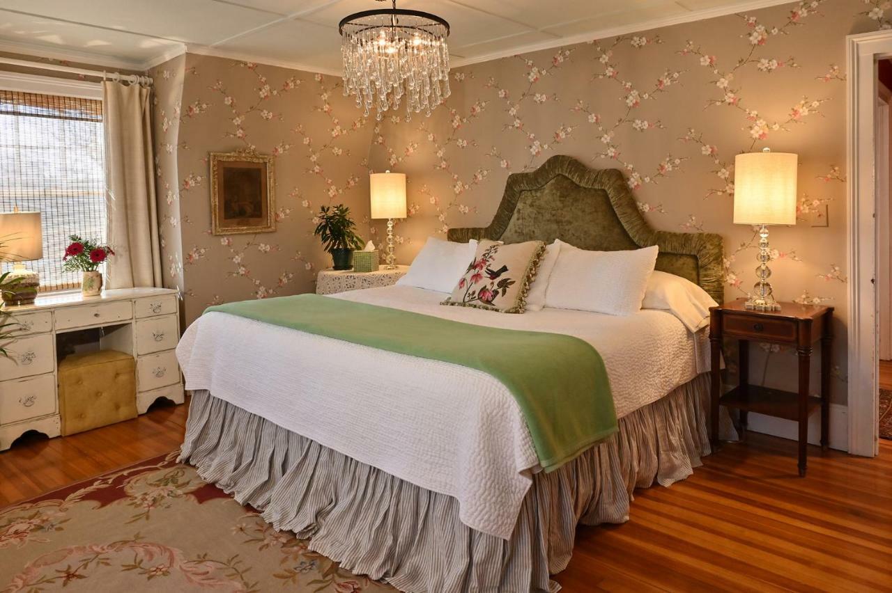 Hilltop House Bed & Breakfast Amenia Екстериор снимка