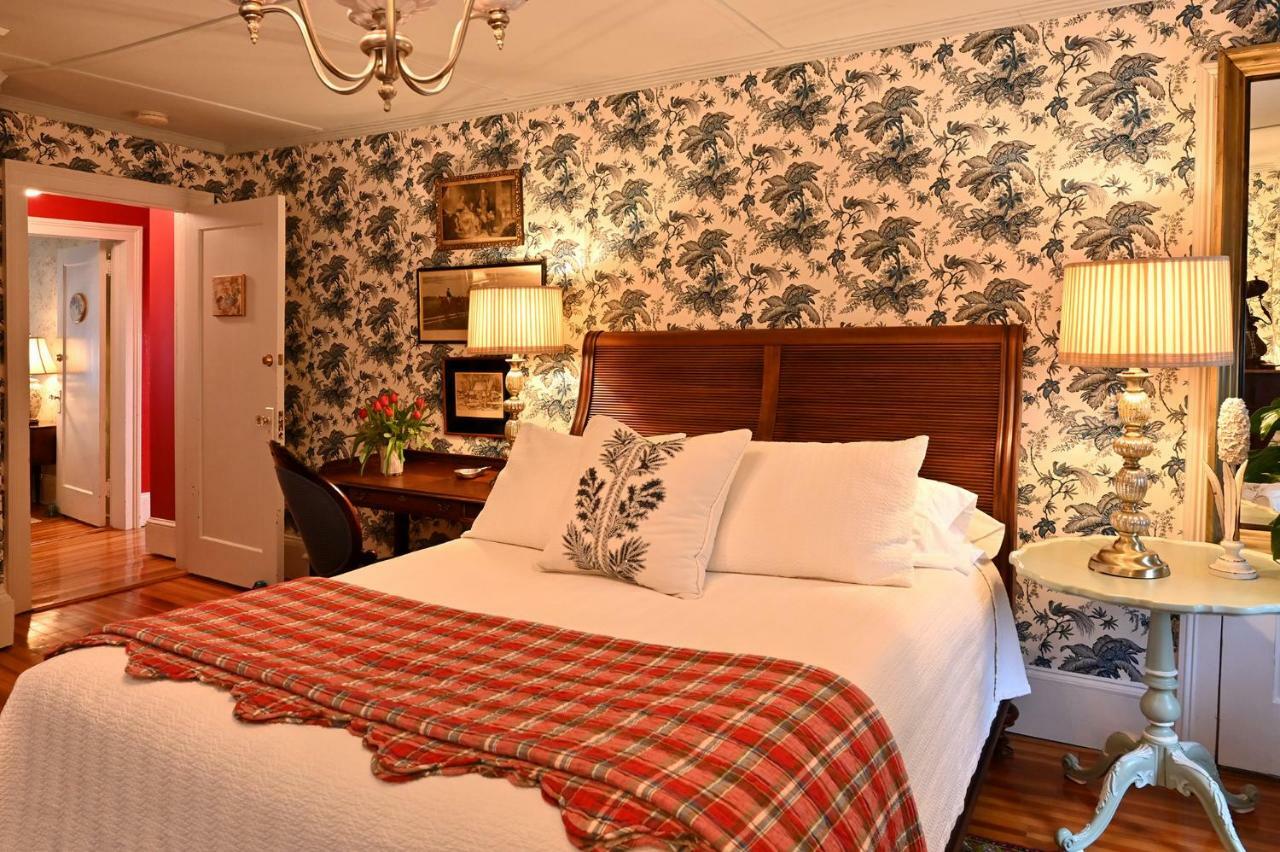 Hilltop House Bed & Breakfast Amenia Екстериор снимка