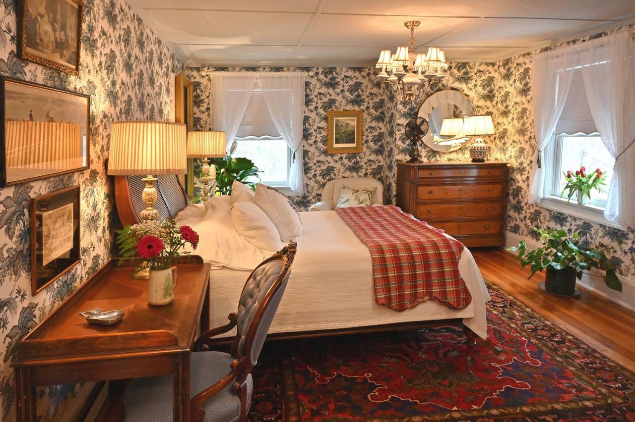Hilltop House Bed & Breakfast Amenia Екстериор снимка