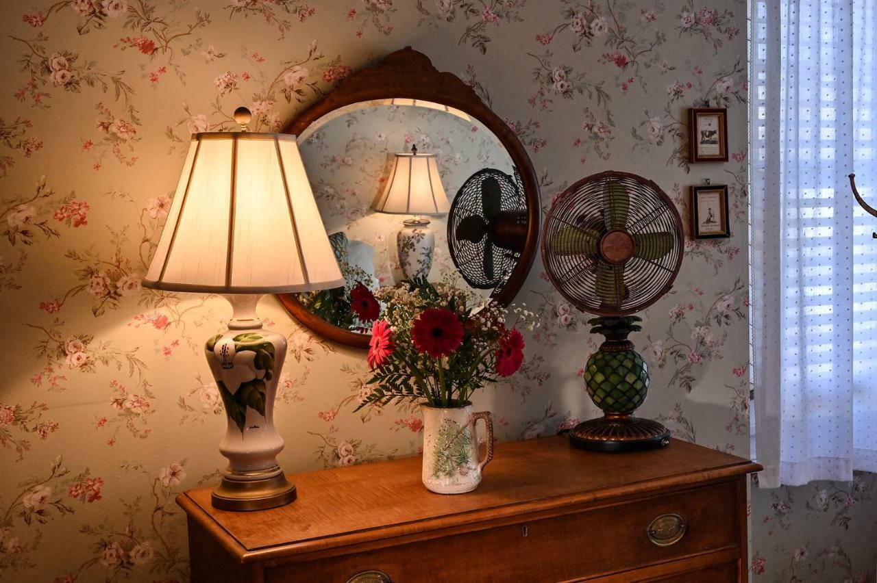 Hilltop House Bed & Breakfast Amenia Екстериор снимка